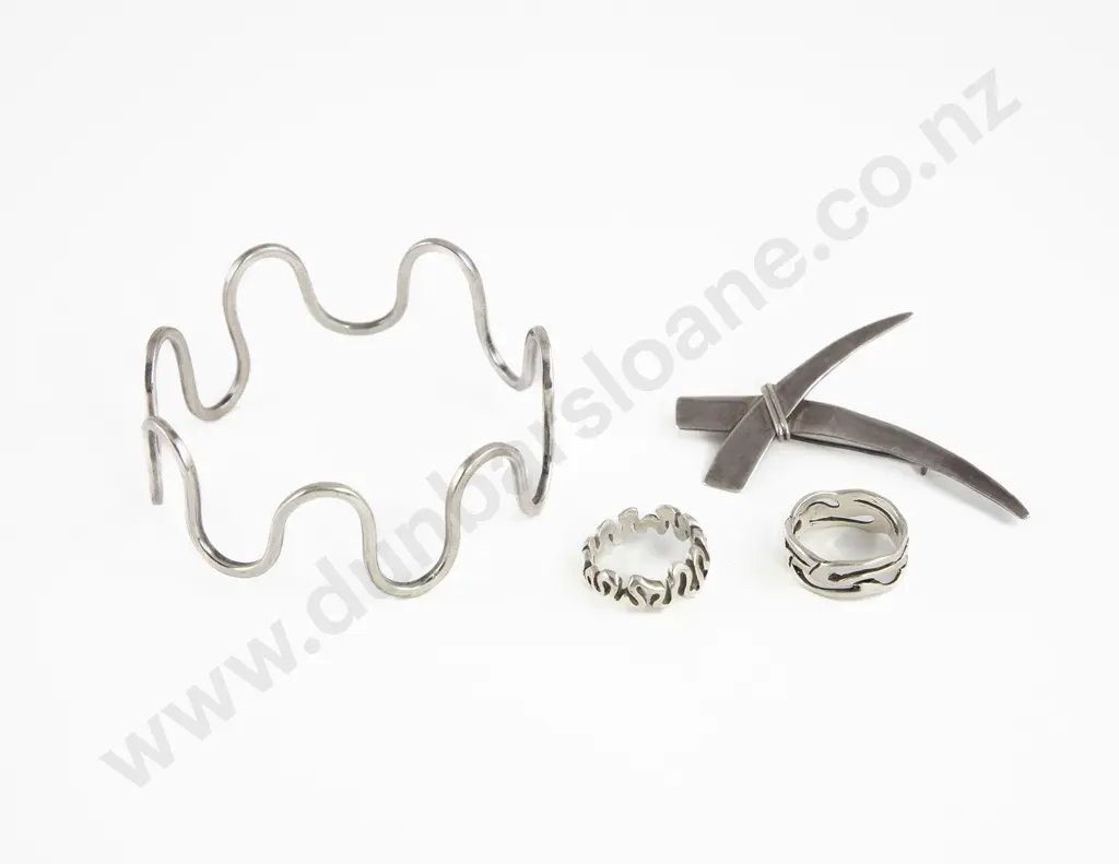 Modern Design S/S Bracelet with Two Rings and Brooch Image 1++