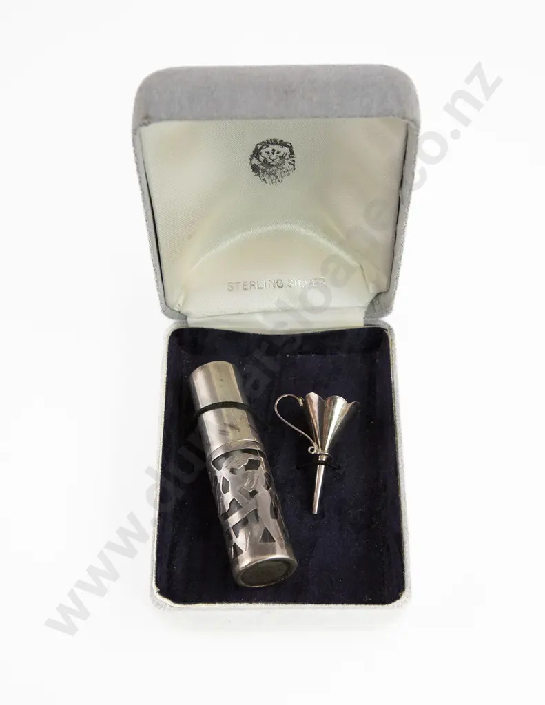 S/S Overlay Scent Flask with filling funnel Image 1++