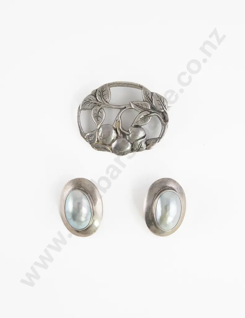 Made in England S/S Fruit and Leaf Brooch Image 1++