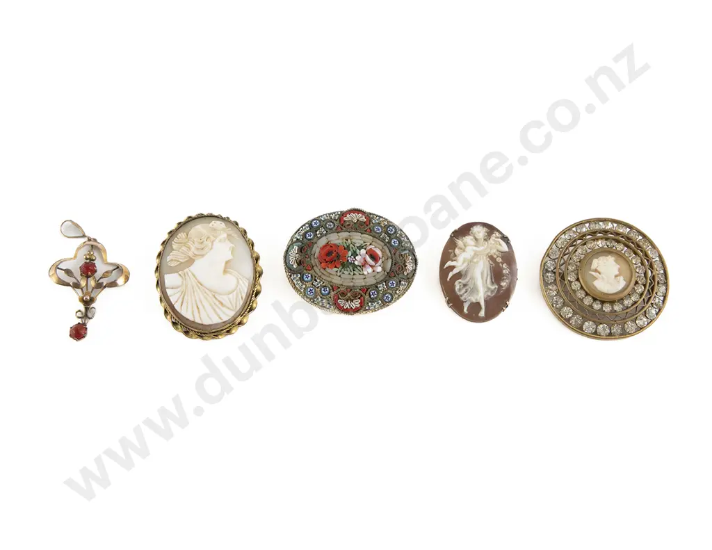 Edwardian 9ct Scroll Pendant Image 1++