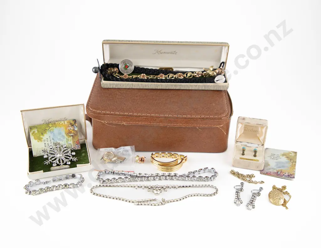 Small Collection Vintage Costume Jewellery with Diamonte Image 1++