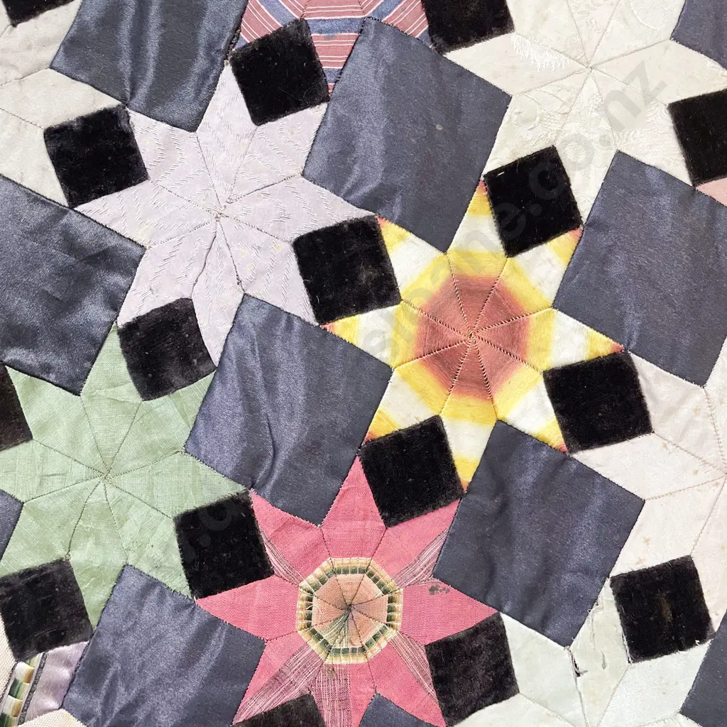 Vintage Star Pattern Quilted Circular Table Cover Image 1++