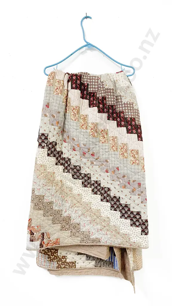 Vintage Stepped Pattern Quilt Image 1++