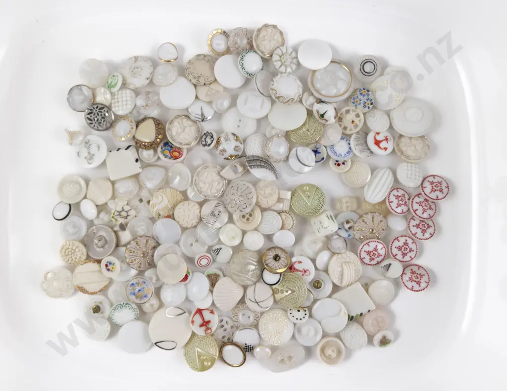 Collection White Glass Buttons Image 1++
