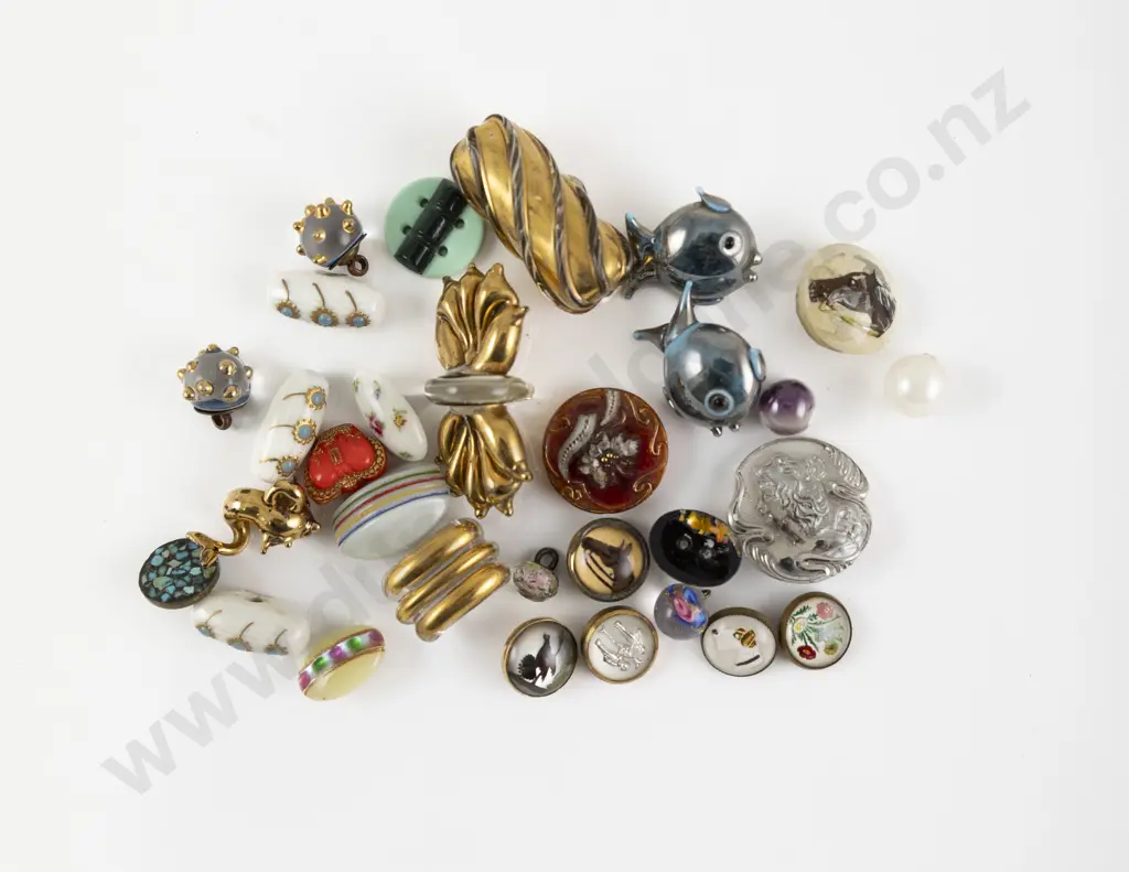 Collection Murano Blown Glass Buttons with paperweights and early glass Image 1++