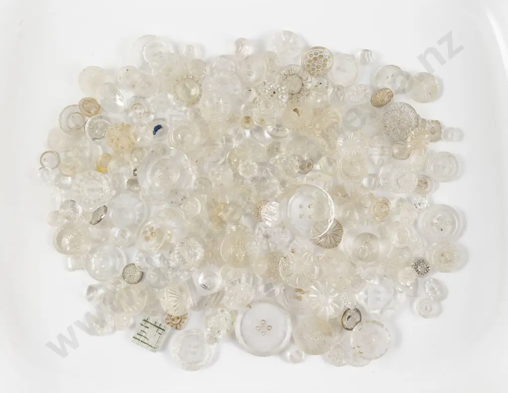 Collection Clear Glass Buttons Image 1++