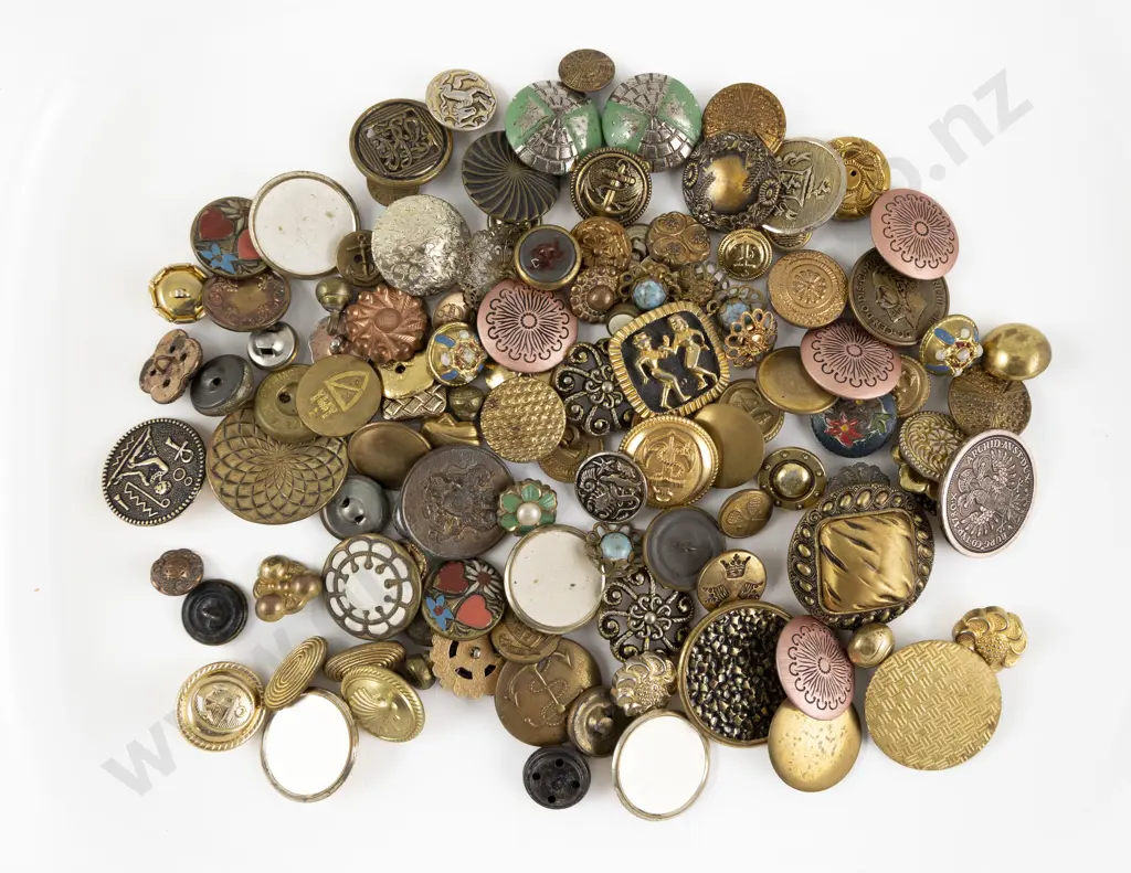 Collection Gilt Metal Buttons Image 1++