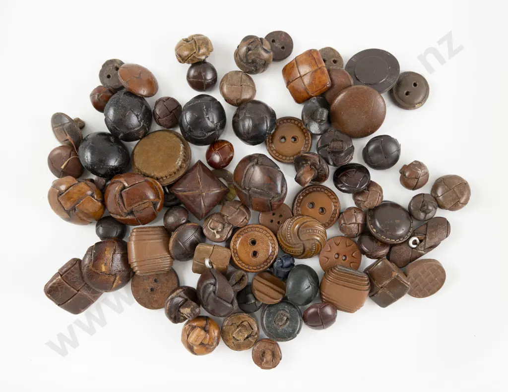 Collection Leather Buttons Image 1++