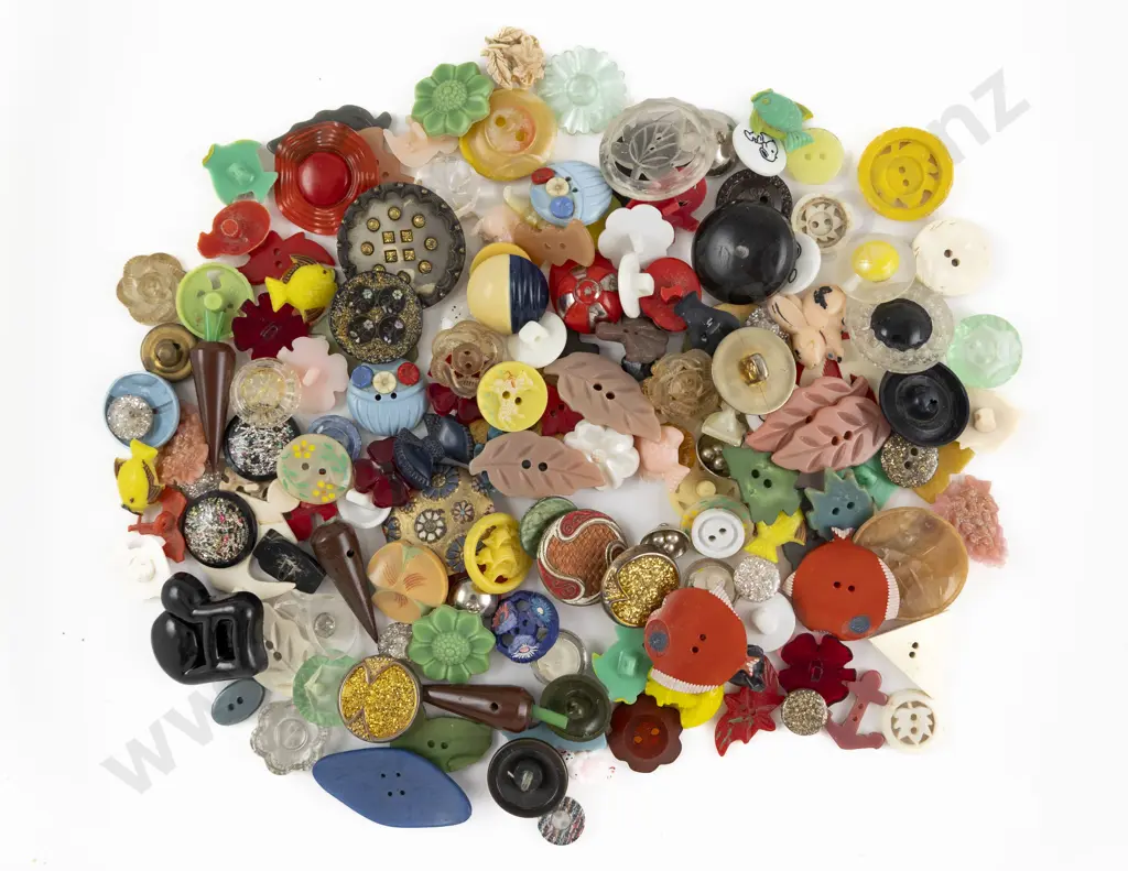Collection Vintage Small Shaped Plastic Buttons Image 1++