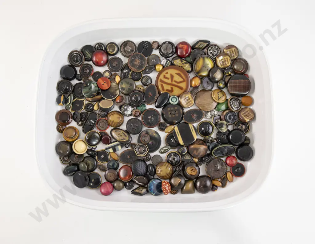 Good Quantity of Vintage Celluloid Buttons Image 1++