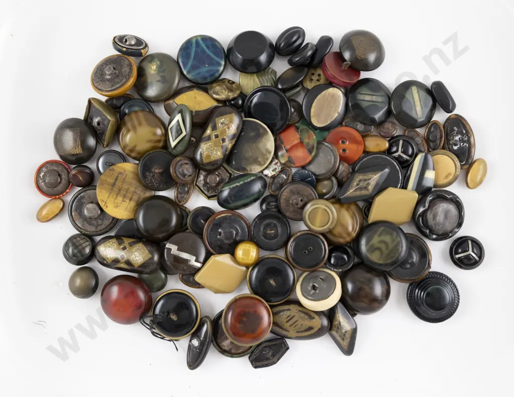 Good Quantity of Vintage Celluloid Buttons Image 1++