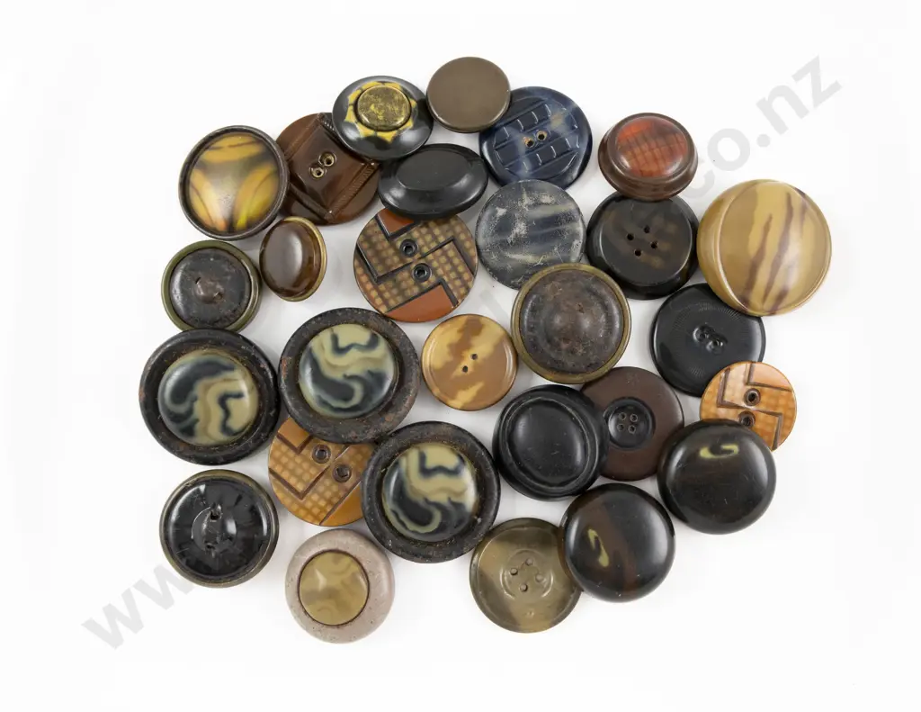 Collection Vintage Large Celluloid Buttons Image 1++
