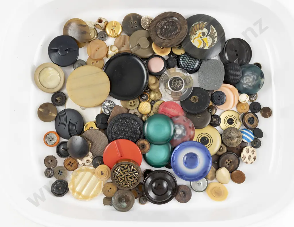 Collection Vintage Mixed Buttons Image 1++