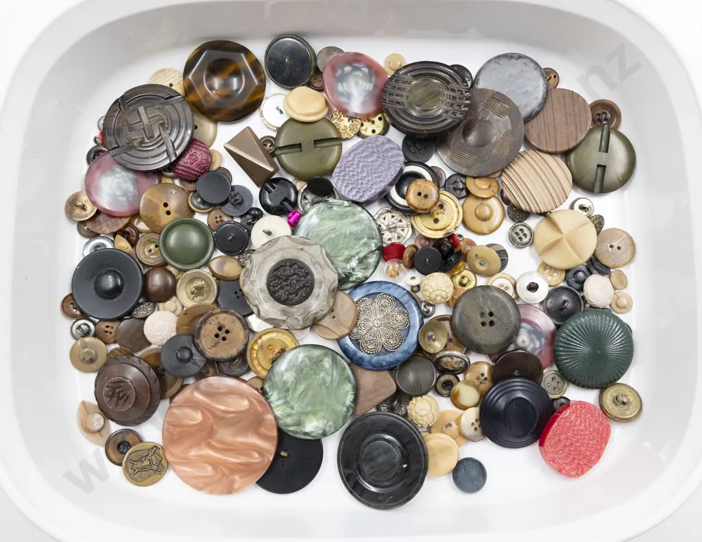 Collection Vintage Mixed Buttons Image 1++