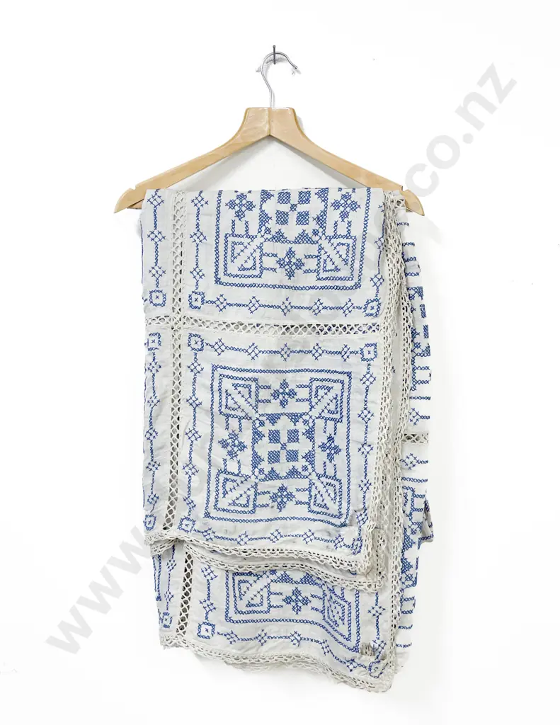 Vintage Hand Embroidered Linen Table Cover Image 1++