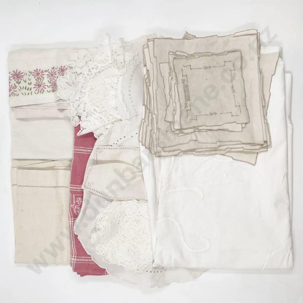 Collection Vintage Table Linens Image 1++