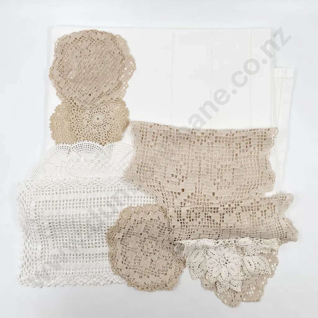 Collection Vintage Embroidered Table LInens Image 1++