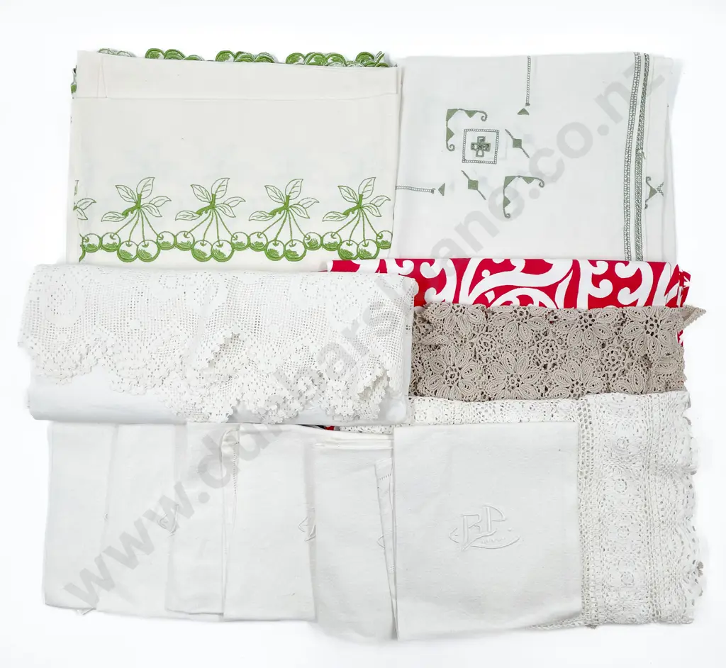 Collection Vintage Table LInens Image 1++