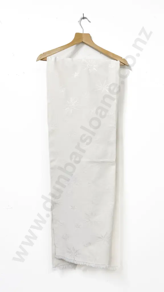 Two Heavy and Sculptured Linen Table Covers Image 1++