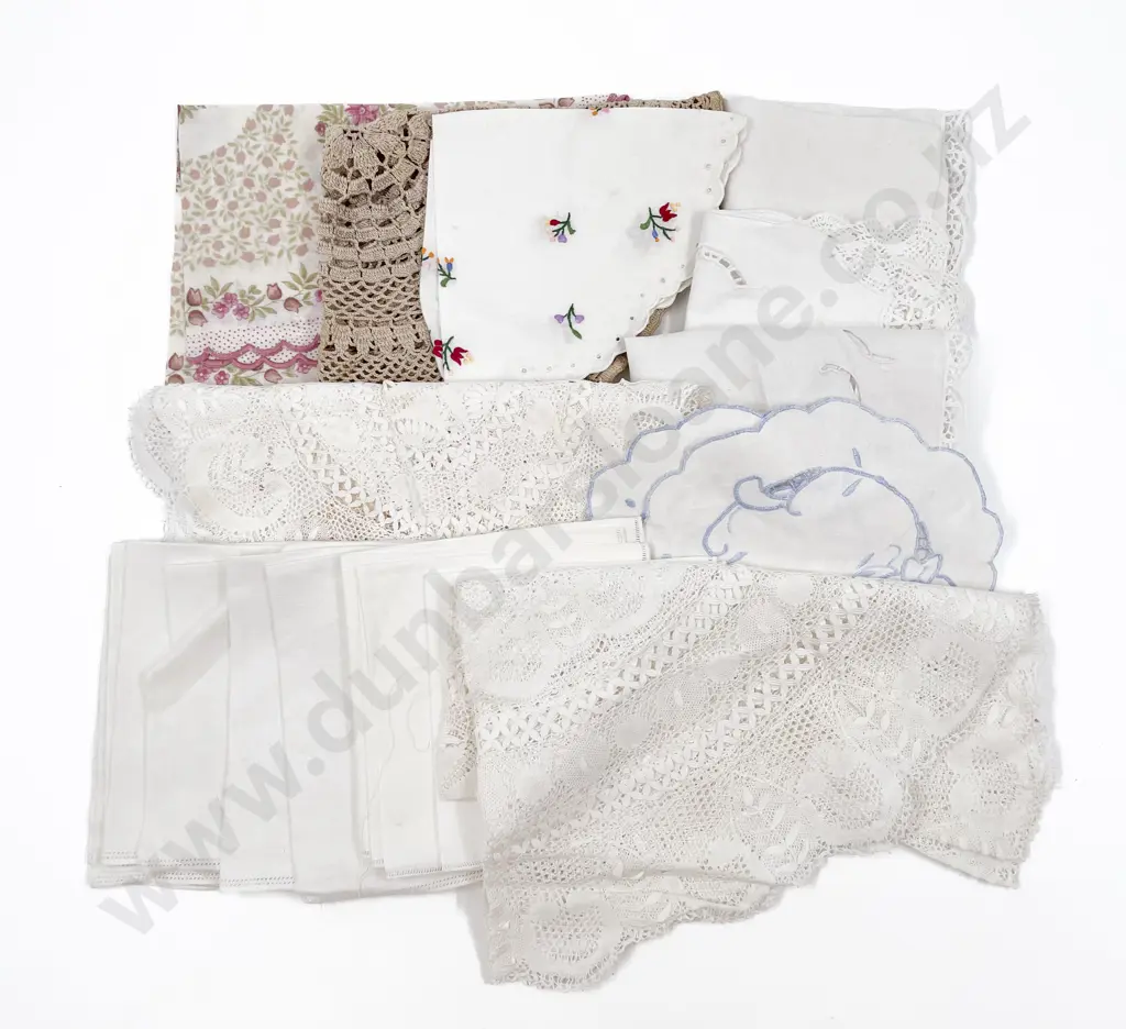 Collection Vintage Table Linens Image 1++