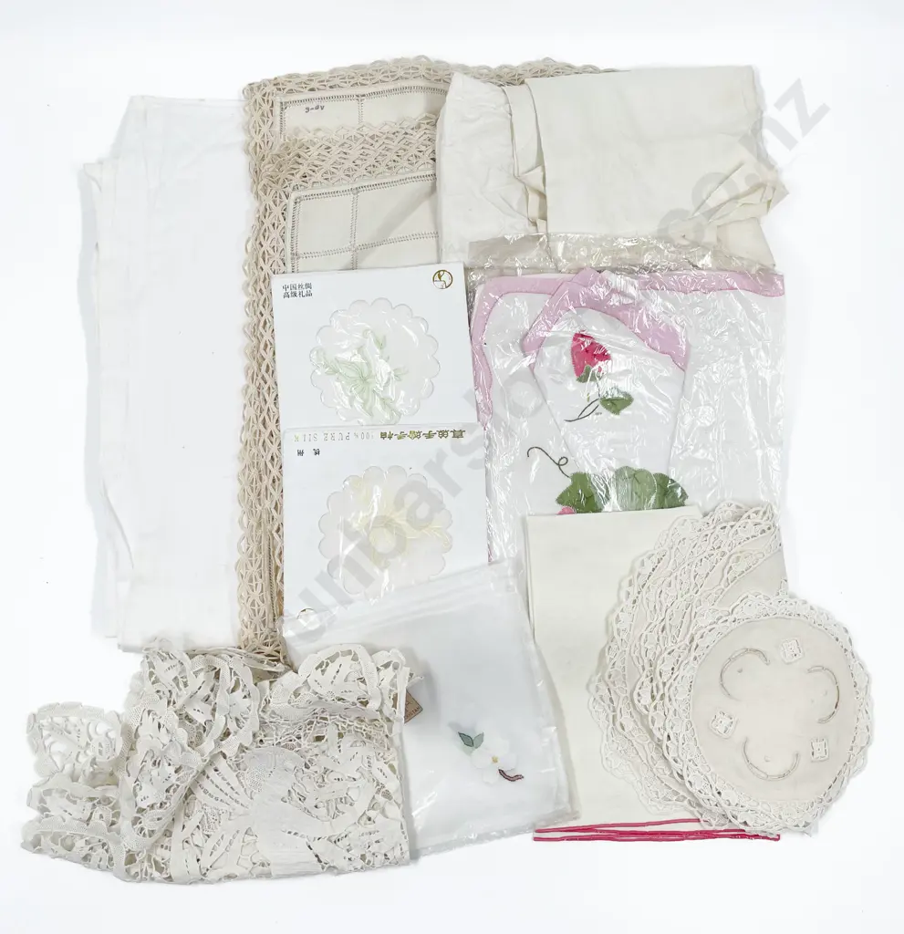 Collection Vintage Table Linens Image 1++
