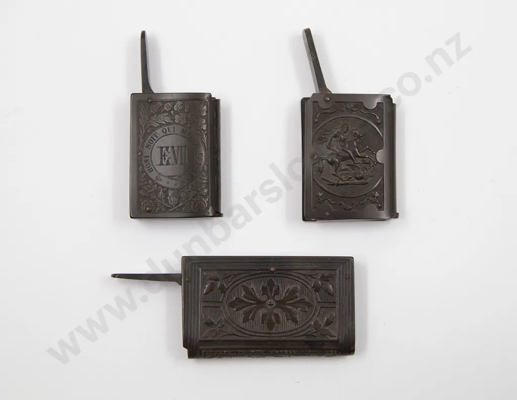Three Brown Bakelite Vesta Cases; Case Depicting Edward VII Image 1++