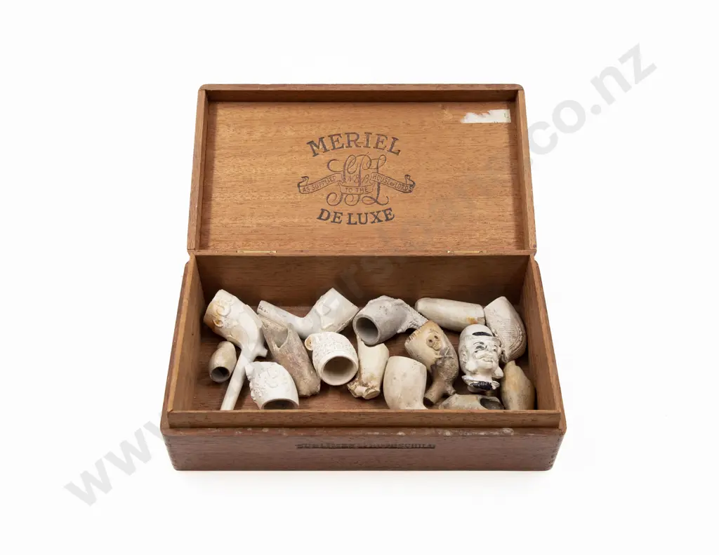 Collection Antique Clay Pipe Bowls Image 1++