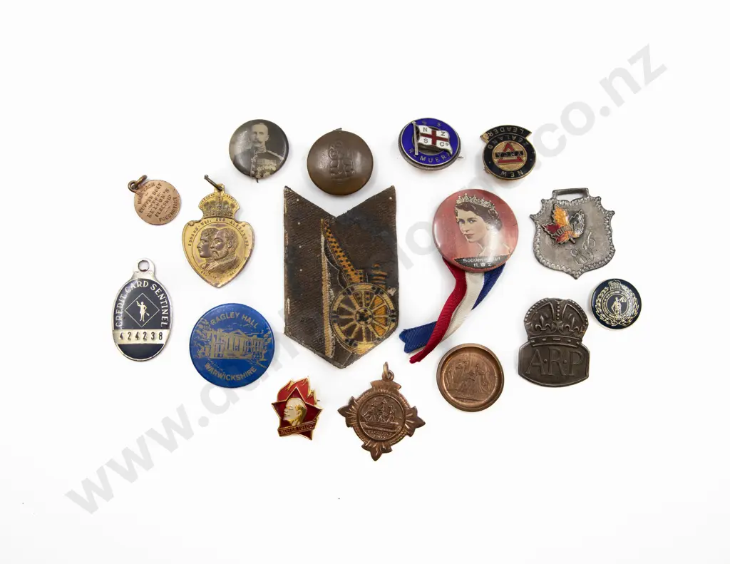Collection Military and Various Medallions and Buttons (14) Image 1++