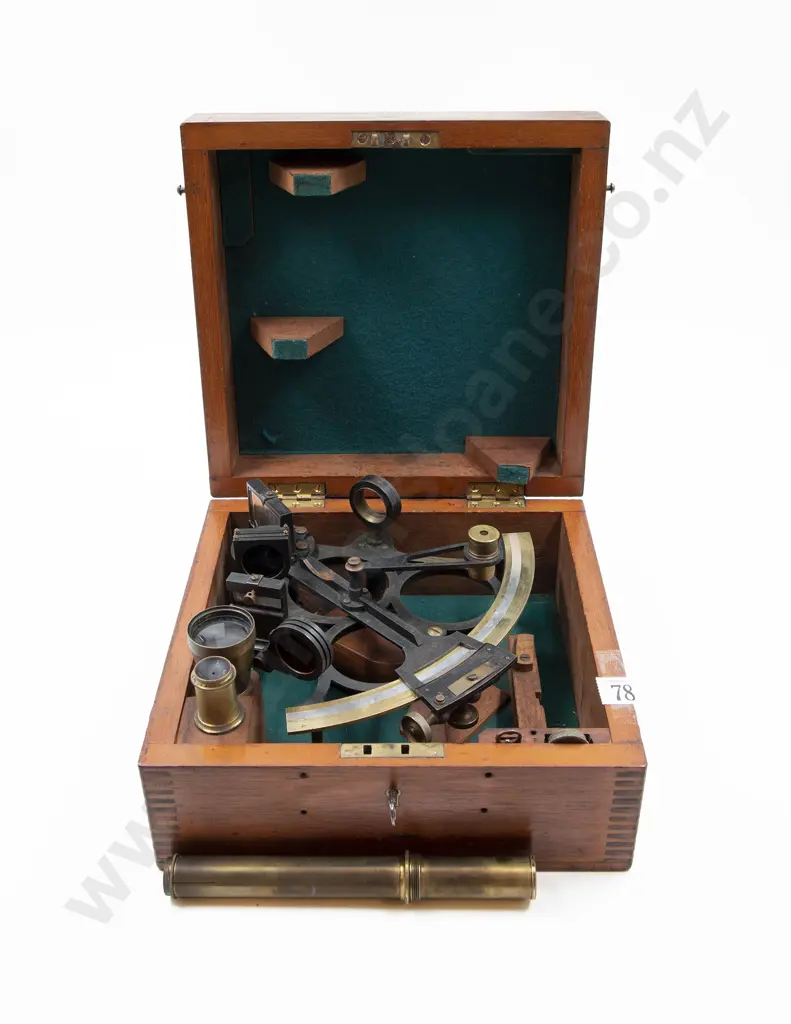 C19th Original Fitted Box Hakes of Hull Brass Sextant Image 1++
