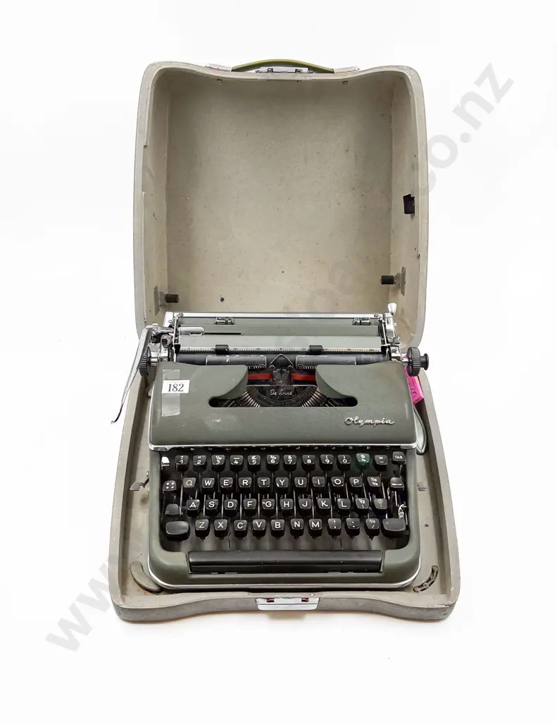 Olympia Portable Typewriter Image 1++