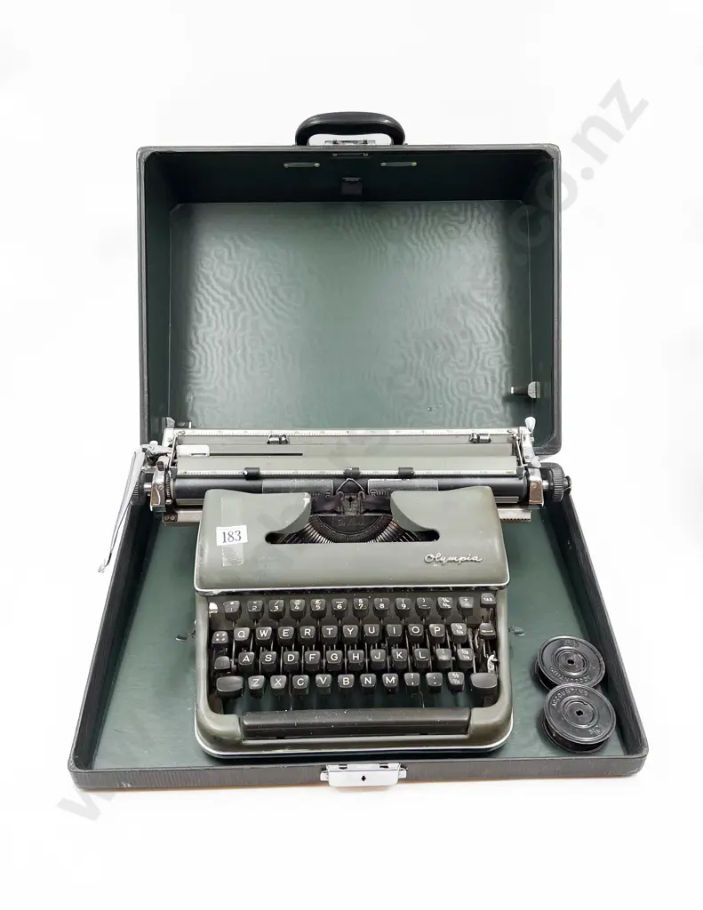 Olympia Portable Typewriter Image 1++