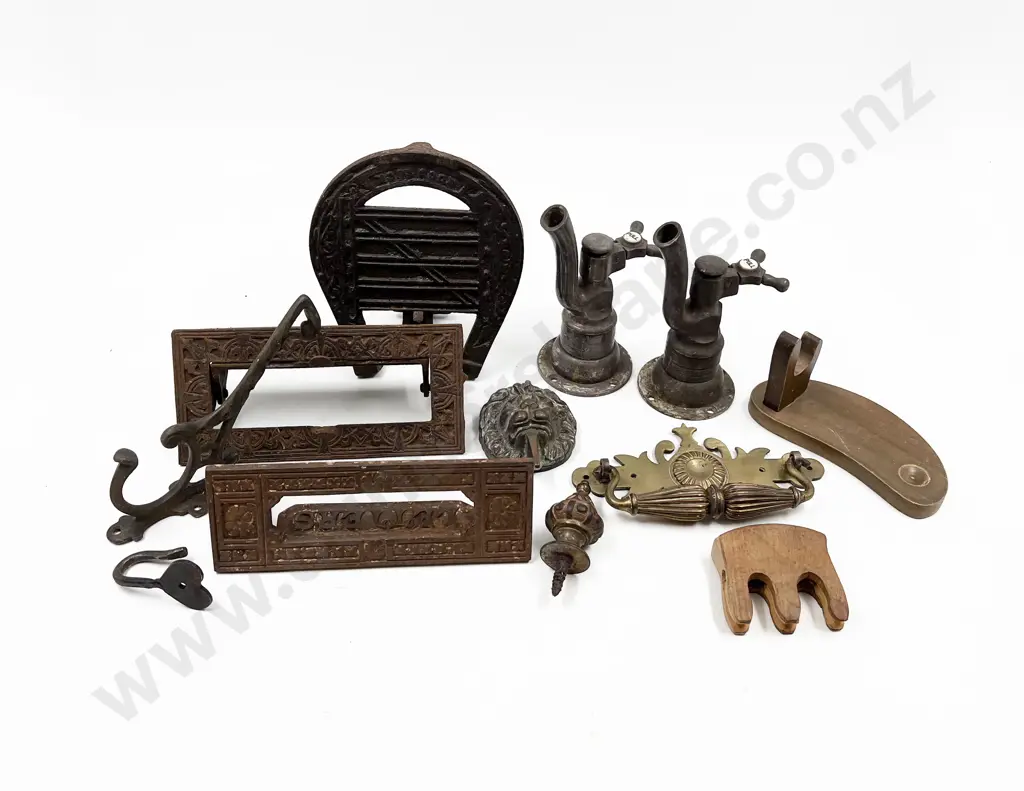 Small Collection of Architectural Fittings Image 1++