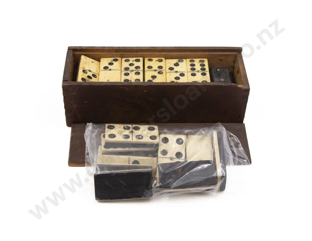 Victorian Boxed and Unboxed Bone & Ebony Dominos Image 1++