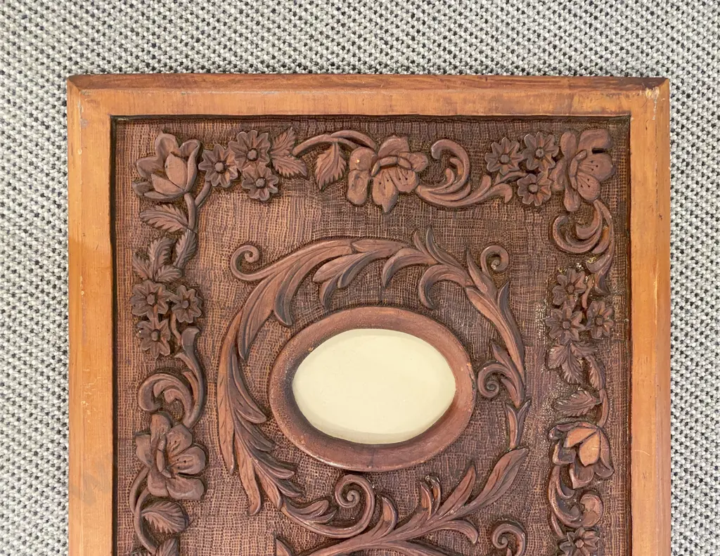 NZ Colonial Ornate Family Portrait Frame of Six Spaces Image 1++