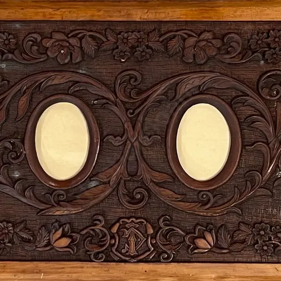 NZ Colonial Ornate Family Portrait Frame of Six Spaces