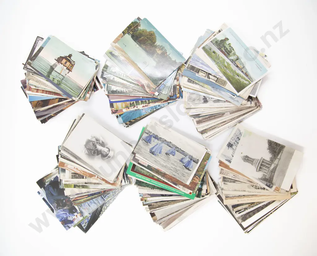 Collection Mid C20th Modern Postcards Image 1++