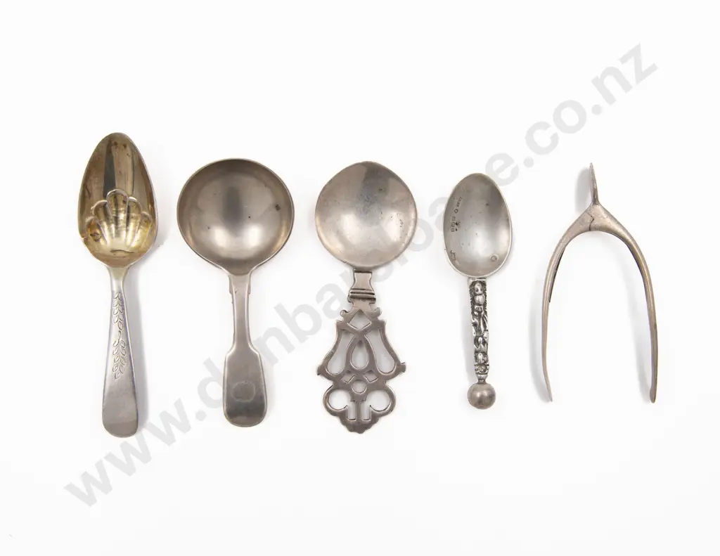 Four S/S Tea Caddy Spoons and S/S Wishbone Sugar Nips Image 1++