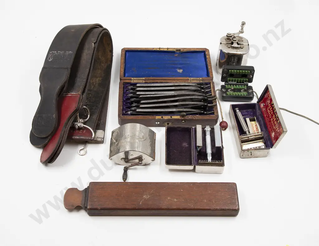 Collection Vintage Shaving Gear Image 1++