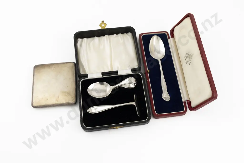 Cased S/S Egg Spoon & Pusher Image 1++