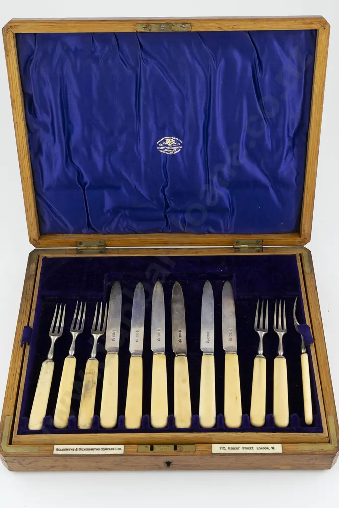 Oak Cased Set Of Edw VII S/S Bladed Dessert Knives & Forks by The Goldsmiths & Silversmiths Co Image 1++