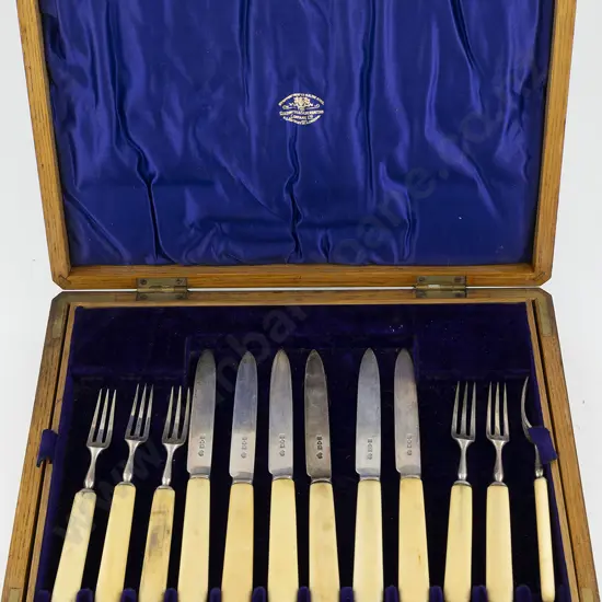 Oak Cased Set Of Edw VII S/S Bladed Dessert Knives & Forks by The Goldsmiths & Silversmiths Co