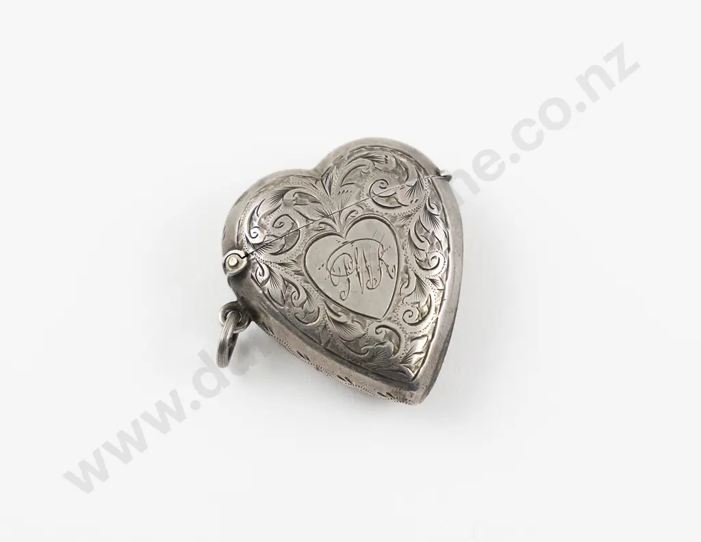 Vict S/S Heart Shape Vesta Case Image 1++