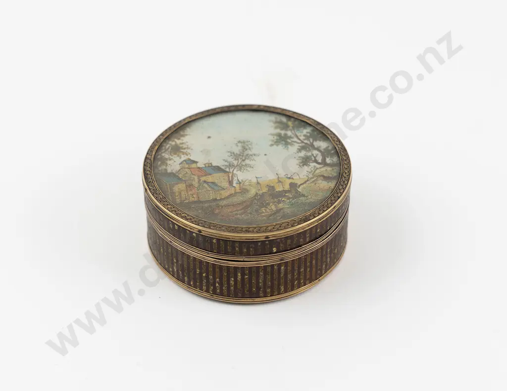 C19th European Tortoiseshell & Gold Circular Snuff Box Image 1++