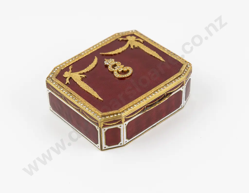 Attractive Italian Gilt Metal & Red Guilloche Enamel Cigarette Box Image 1++