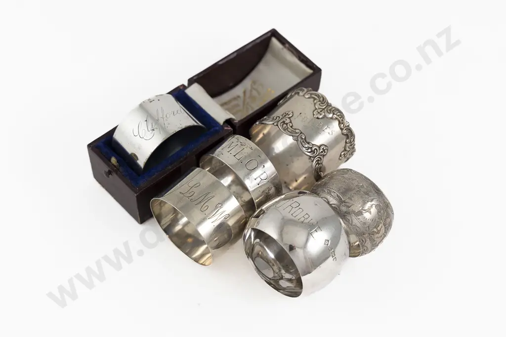 3 NZ S/S Circular Napkin Rings Image 1++