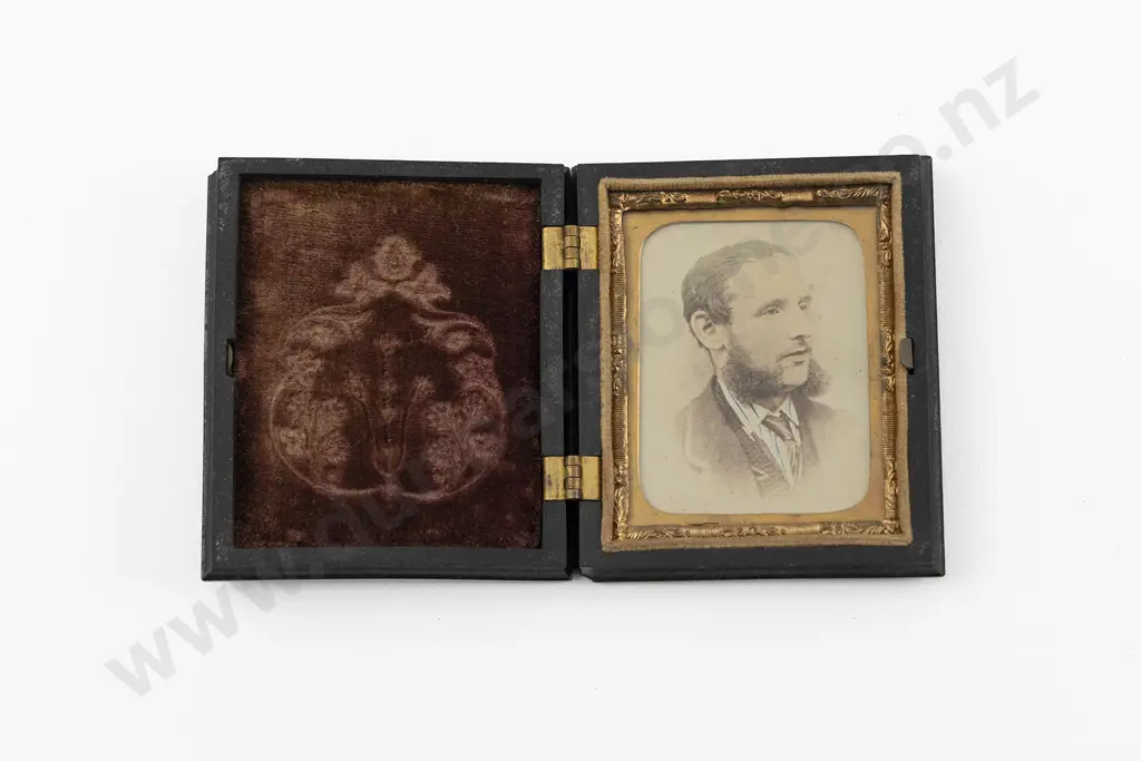 Vict Ambrotype Photo Of A Gent Image 1++