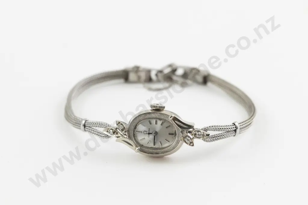 14ct Omega Ladies Dress Manual Wrist Watch Image 1++