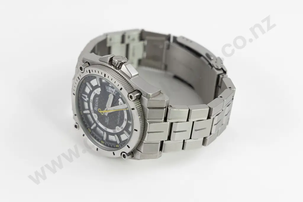 Bulova C2010 Precisionist 300 Meters Gents Dress Wrist Watch Image 1++