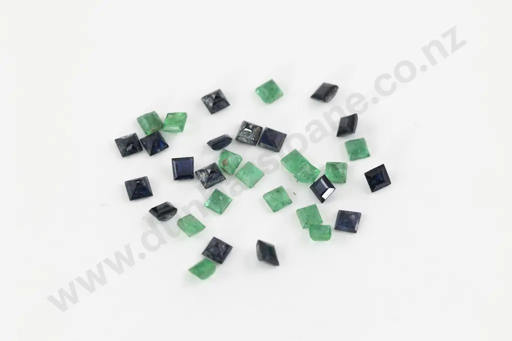Unmounted 15 Emeralds and 17 Sapphires Image 1++