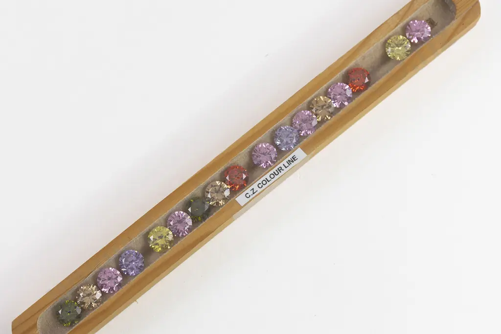 17stone Cubic Zirconia Colour Line Image 1++
